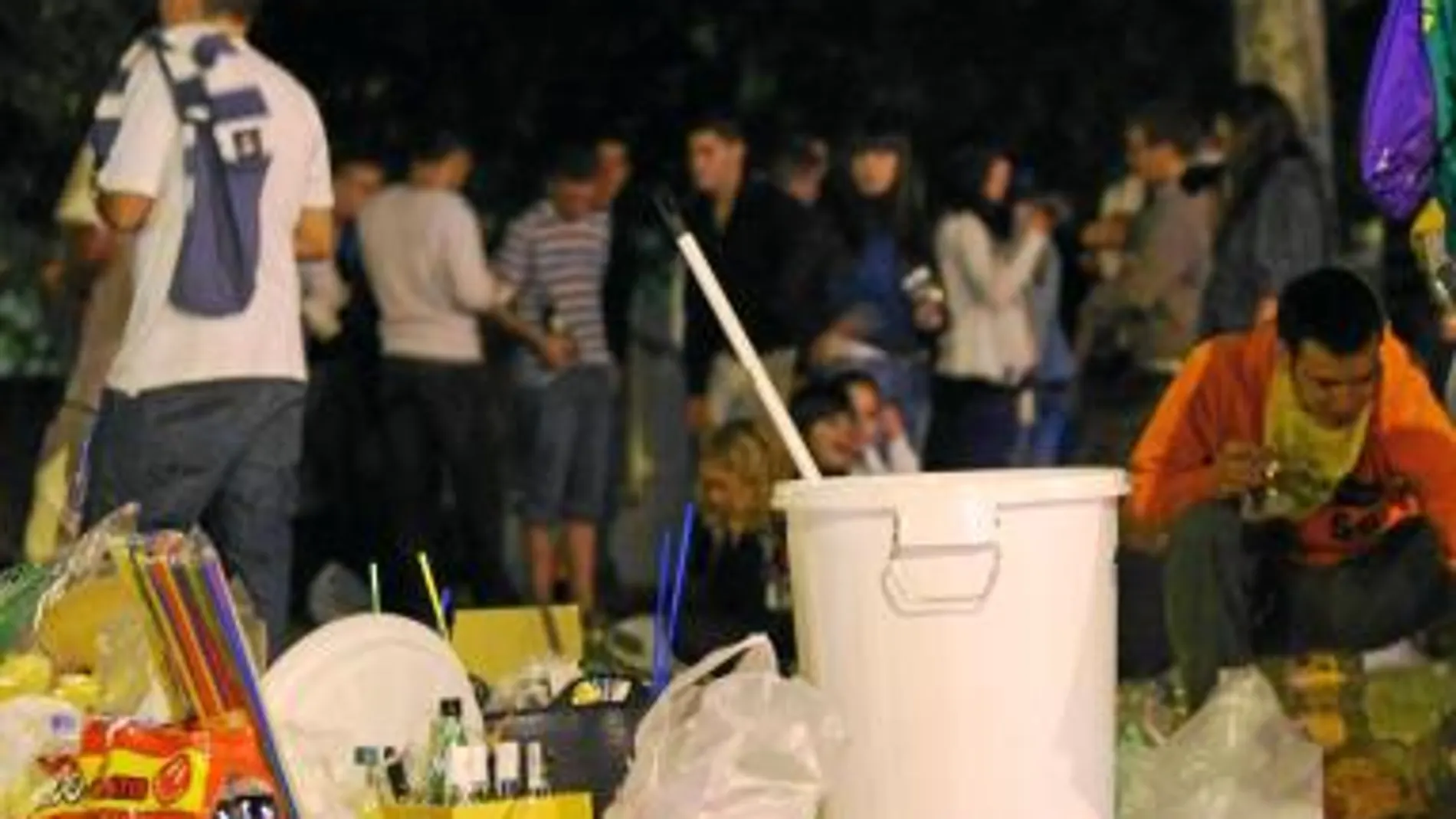 Bares y restaurantes critican el acoso policial y la laxitud con el «botellón»
