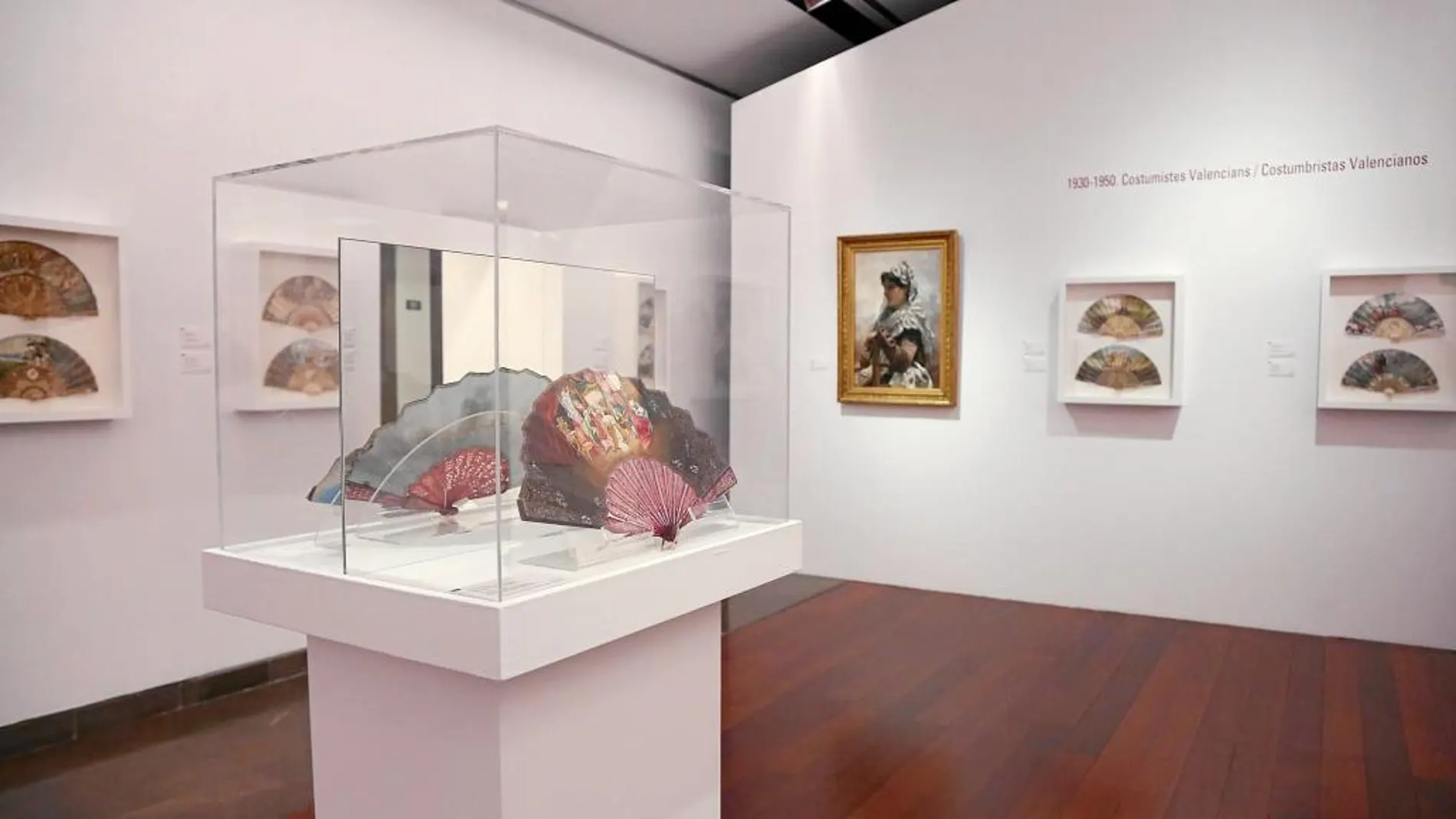 Detalle de la sala de la exposición de abanicos