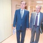 El ex presidente de la SGR, José Roca, (dcha) y el ex director general, Manuel García Puchol