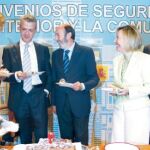 La visita a la sede de la Puerta del Sol coincidió con el 58 cumpleaños del ministro de Interior que fue sorprendido con una tarta de chocolate