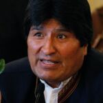 Evo Morales anuncia la nacionalización de la energía eléctrica y los ferrocarriles