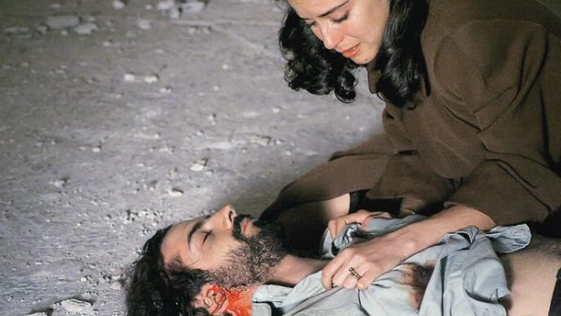Ana Claudia Talancón y José María de Tavira, en una escena de «Arráncame la vida»