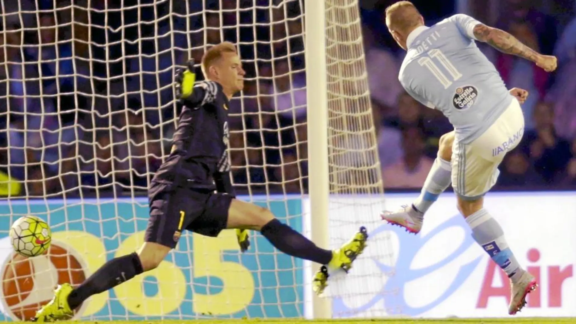 Guidetti marca el cuarto gol a Ter Stegen en Vigo