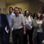 El equipo negociador de Podemos integrado por su líder, Pablo Iglesias, el portavoz parlamentario Íñigo Errejón, Irene Montero y Carolina Bescansa