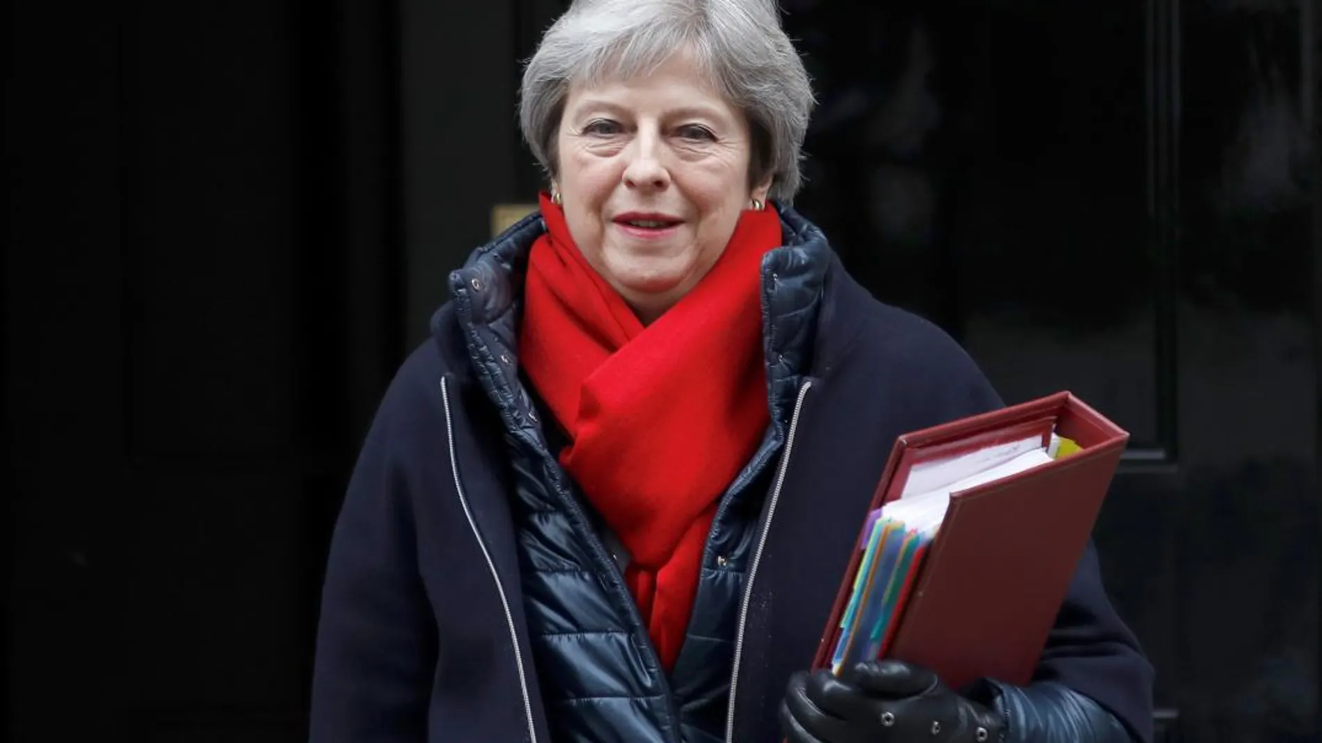 El primer ministro británico, Theresa May, hoy, al salir de Downing Street
