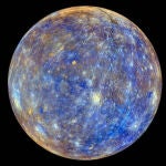 La superficie de Mercurio está salpicada de cráteres por impactos meteoríticos