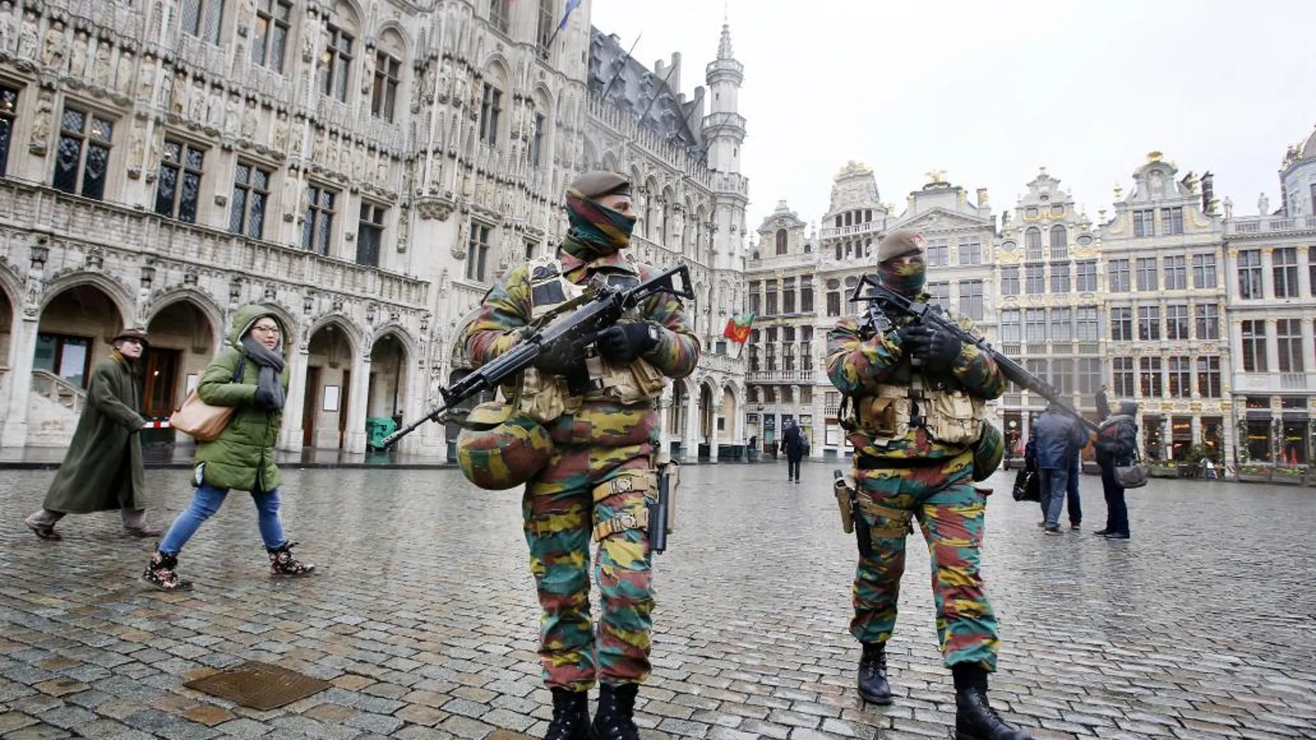 Soldados belgas patrullan las calles de Bruselas el pasado 24 de noviembre