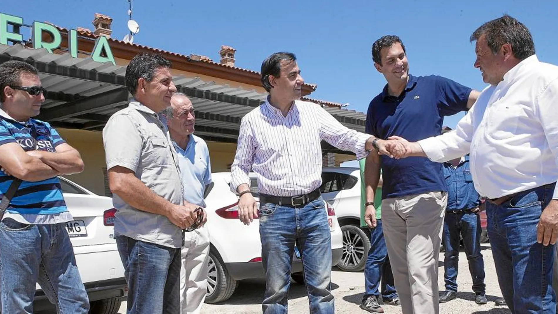 Martínez-Maillo participa en un encuentro con alcaldes y en Tierra de Campos