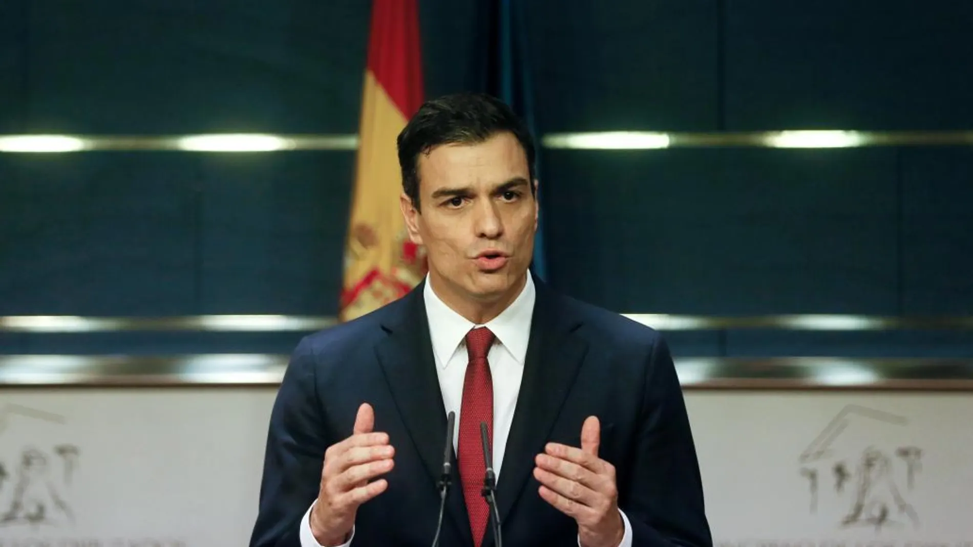 Sánchez durante la rueda de prensa que ha ofrecido en el Congreso después de que el Rey le haya propuesto como candidato al Gobierno