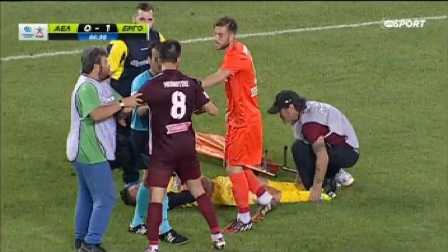 ¿La peor asistencia médica de la historia en un campo de fútbol?