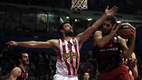 74-62 El Olympiacos aprovecha la resaca de un Barcelona impotente