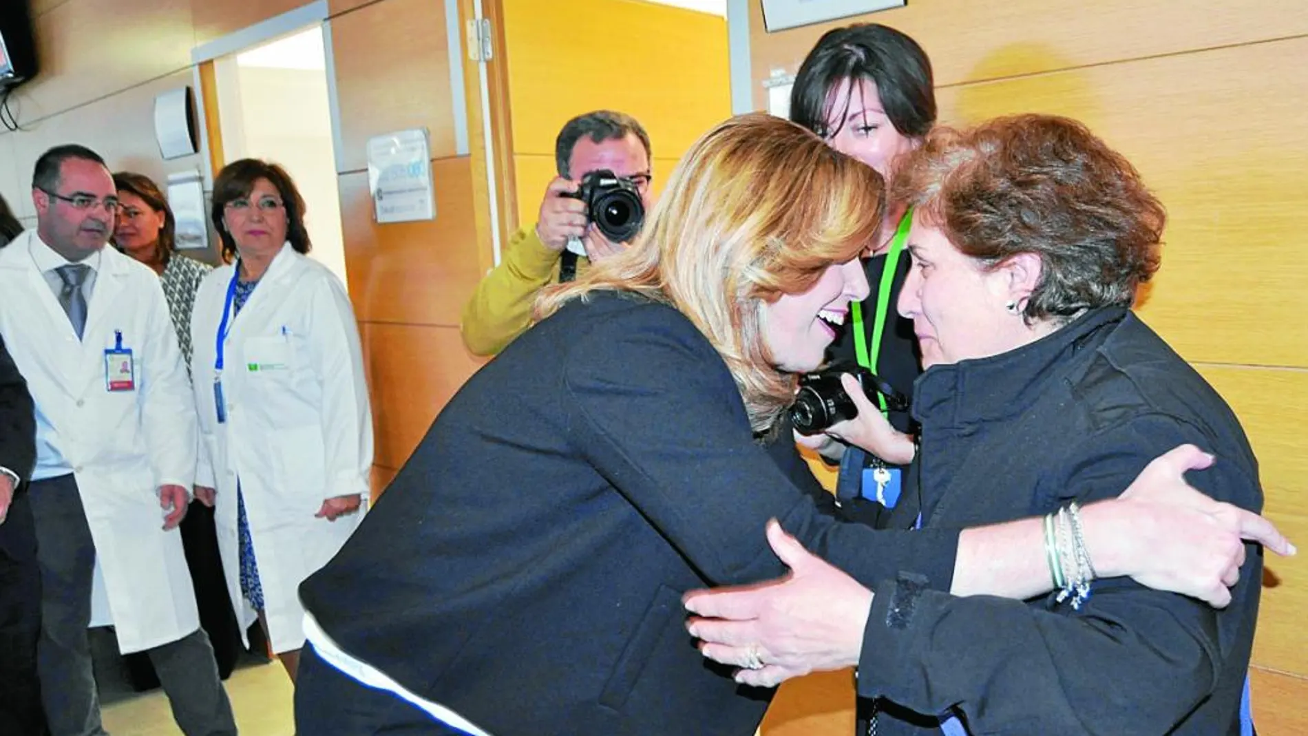 La presidenta de la Junta visitó ayer las nuevas instalaciones del hospital comarcal de Loja