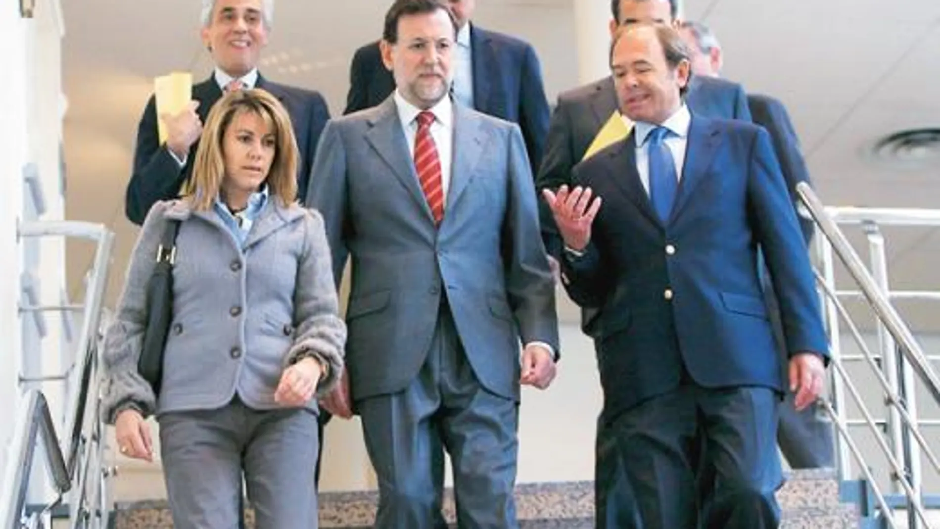 María Dolores de Cospedal, Mariano Rajoy y Pío García Escudero, ayer, en el Senado