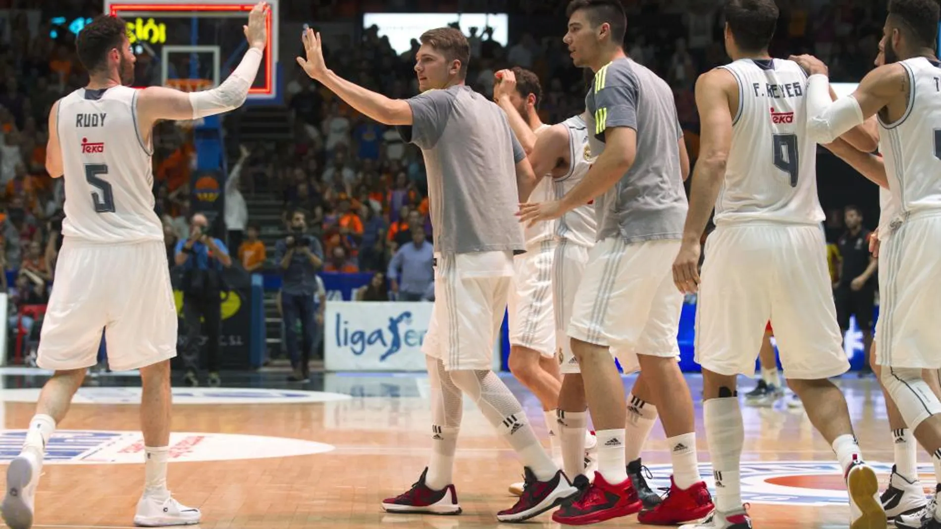 80-82.- El Real Madrid aguanta la presión del Valencia y accede a la final