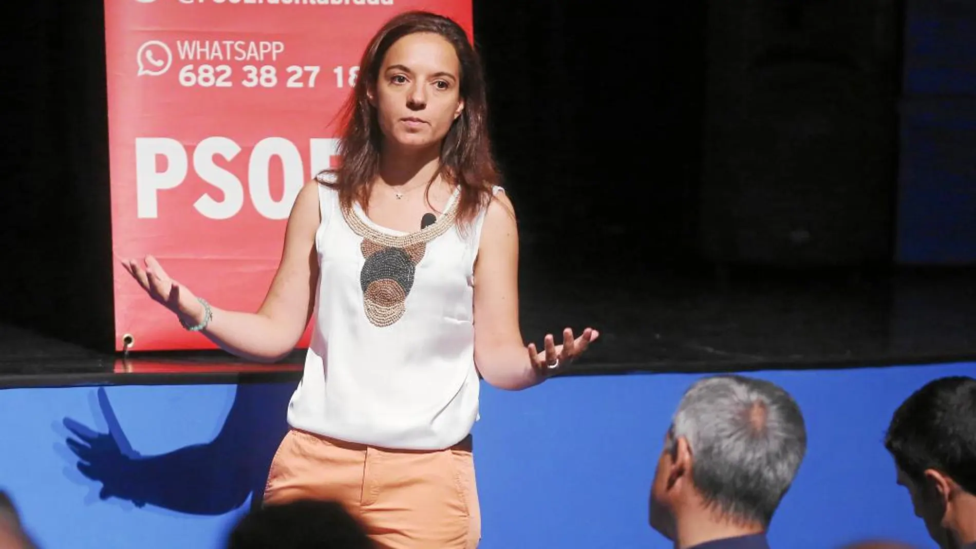 Sara Hernández celebró ayer un acto de su campaña para las primarias del PSM en Fuenlabrada