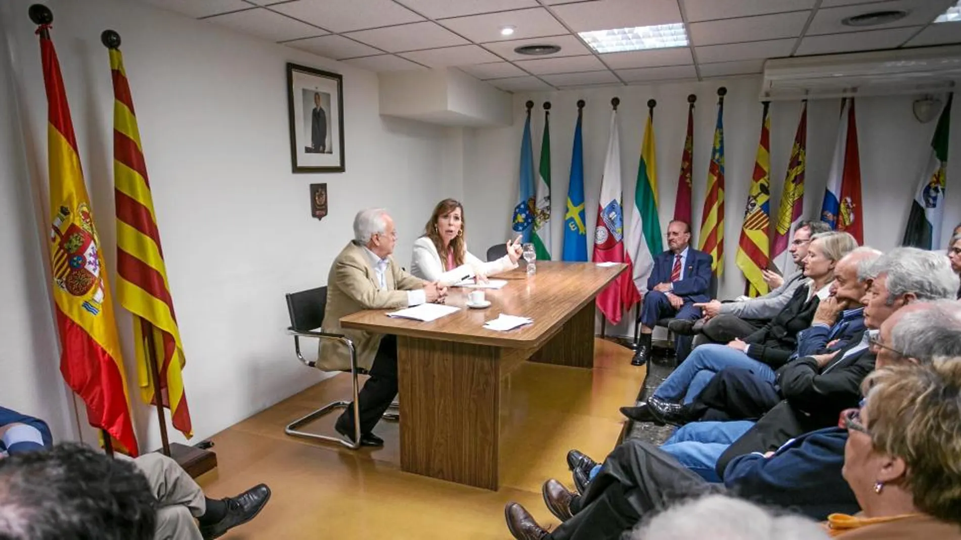 Sánchez-Camacho se reunió ayer con la Federación de las Casas Regionales y Culturales de Cataluña