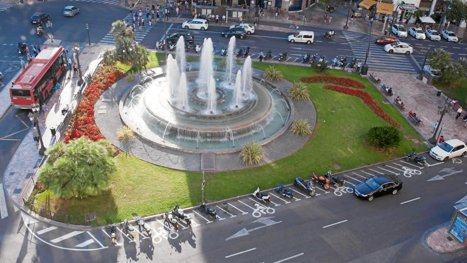 Nueva zona de estacionamiento de motocicletas en la plaza del Ayuntamiento
