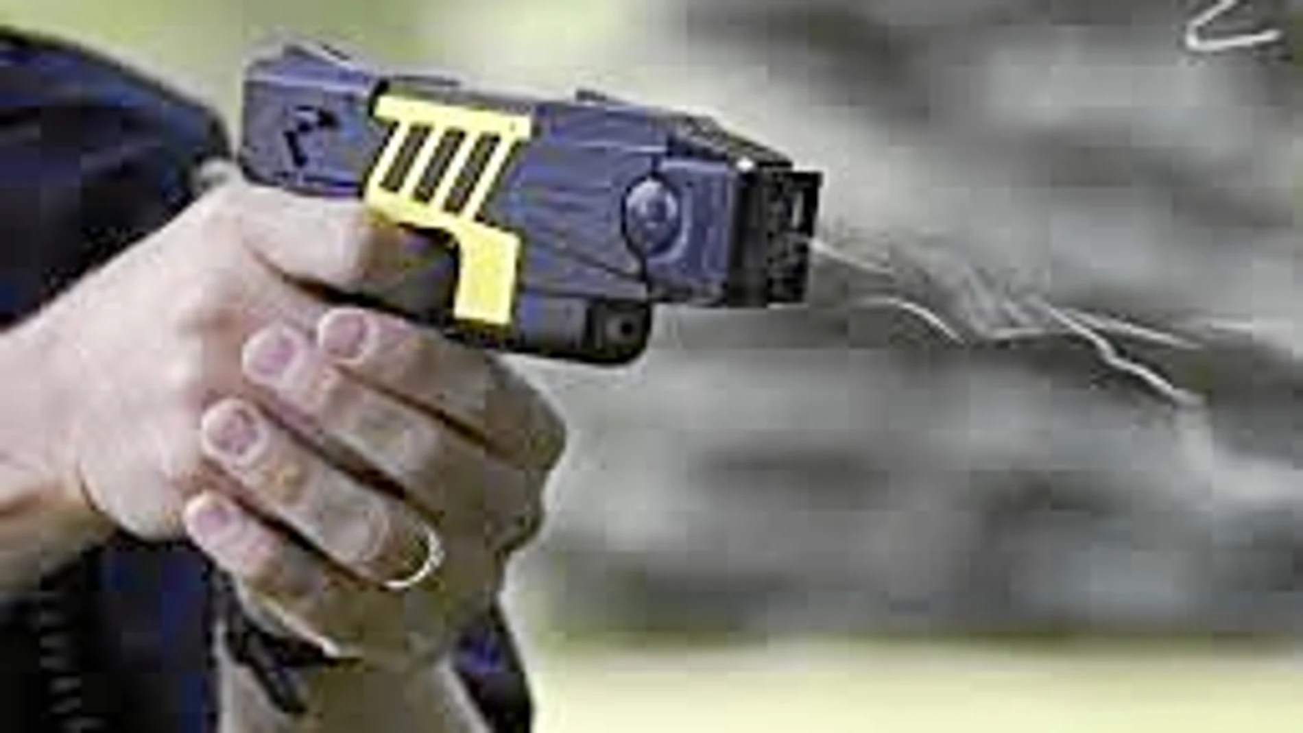 Policías exigen de una vez pistolas eléctricas 'Taser