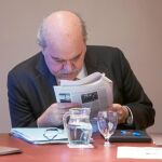 El consejero de Economía de la Generalitat, Mas-Collel, anuncia que incumplirá el objetivo de déficit del Gobierno