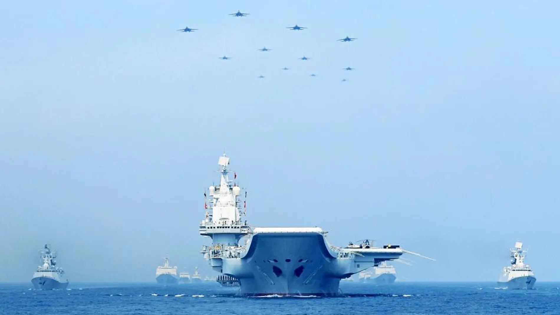 Buques de guerra chinos durante un despliegue en aguas del Mar del Sur de China este año