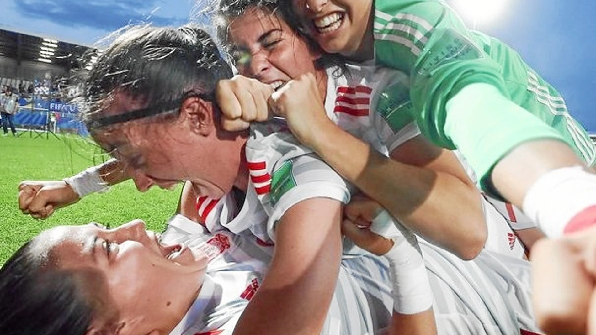 Las españolas celebran el pase a la final / FIFA