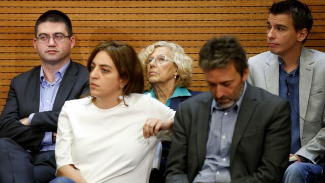 La alcaldesa de Madrid, Manuela Carmena, no apartará a la concejala de Cultura y Deportes, Celia Mayer, pero le quita competencias