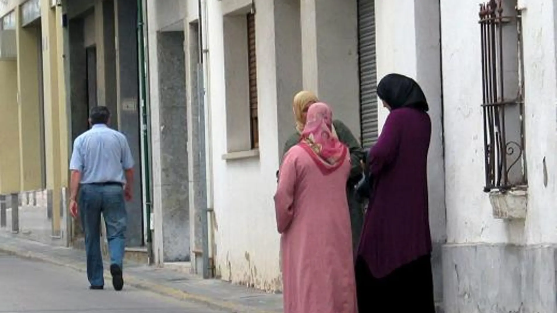 Coín se suma a la «fiebre» por vetar el burka