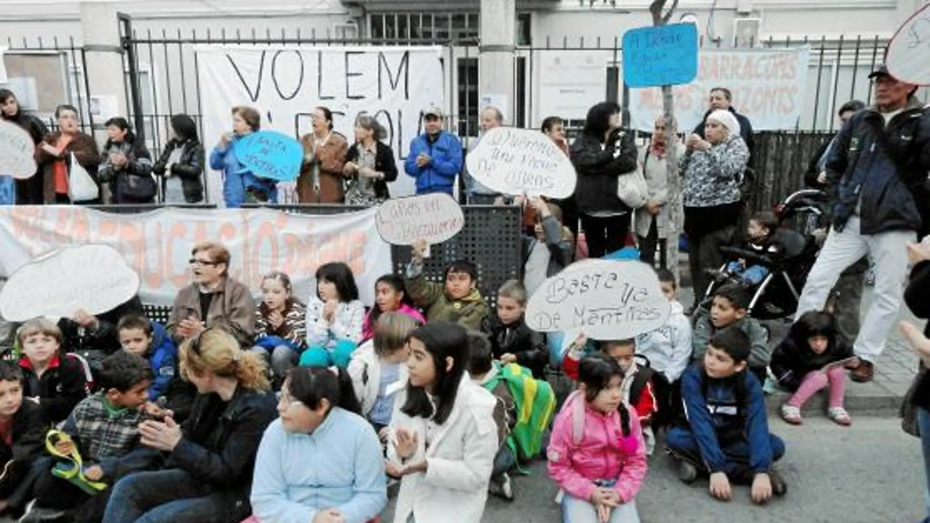 Los padres paralizaron las clases el jueves pasado en protesta por el retraso de las obras del nuevo centro