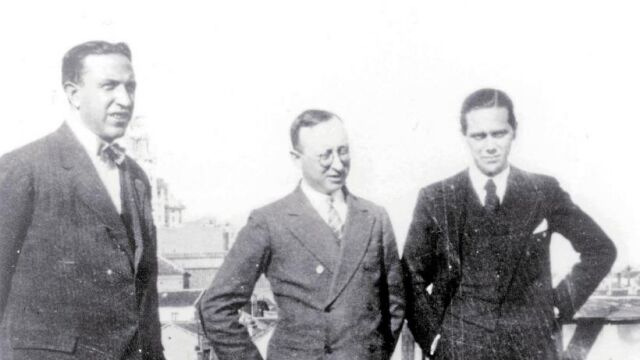 De izquierda a derecha, Pedro Salinas, León Sánchez Cuesta y Luis Cernuda