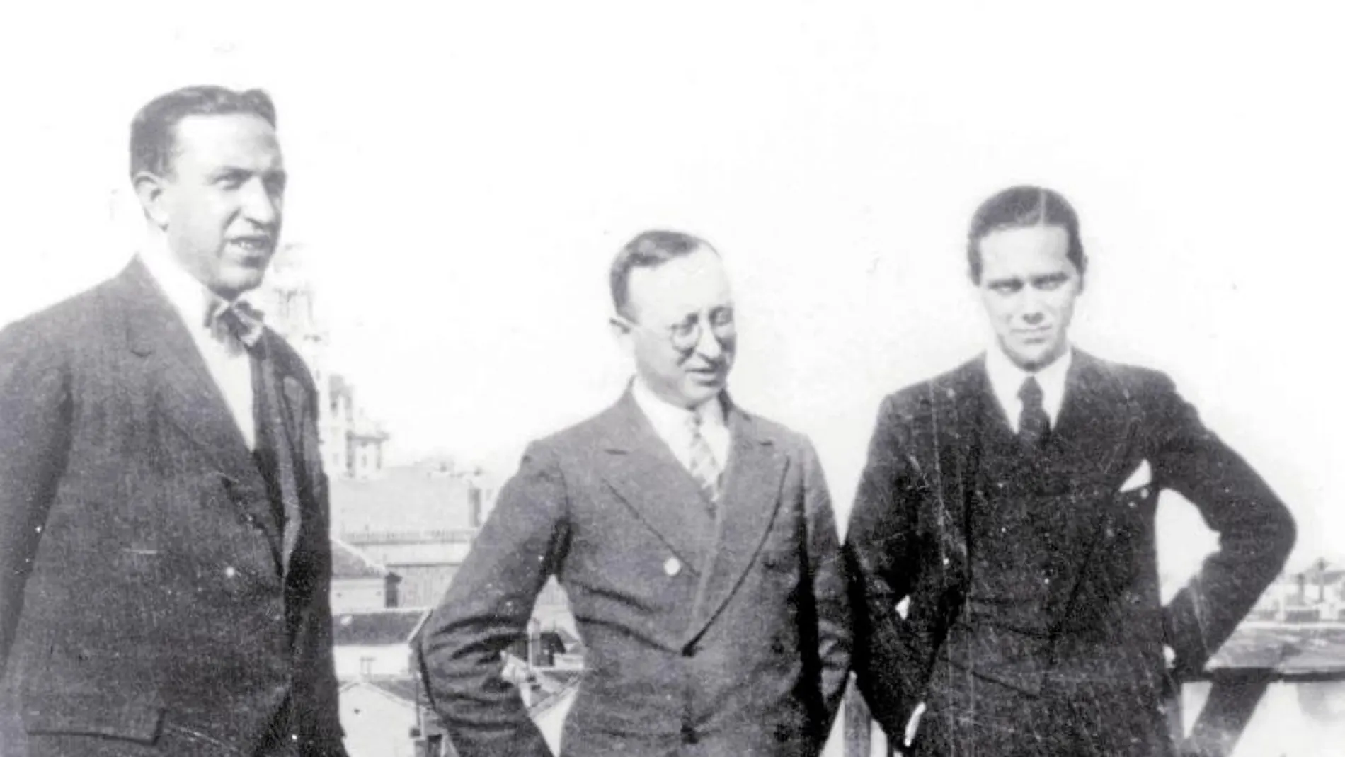 De izquierda a derecha, Pedro Salinas, León Sánchez Cuesta y Luis Cernuda