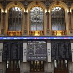 Panel informativo que muestra el principal indicador de la bolsa española, el IBEX 35