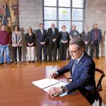 Mas firma el decreto de convocatoria de la consulta del 9-N el 27 de septiembre de 2014