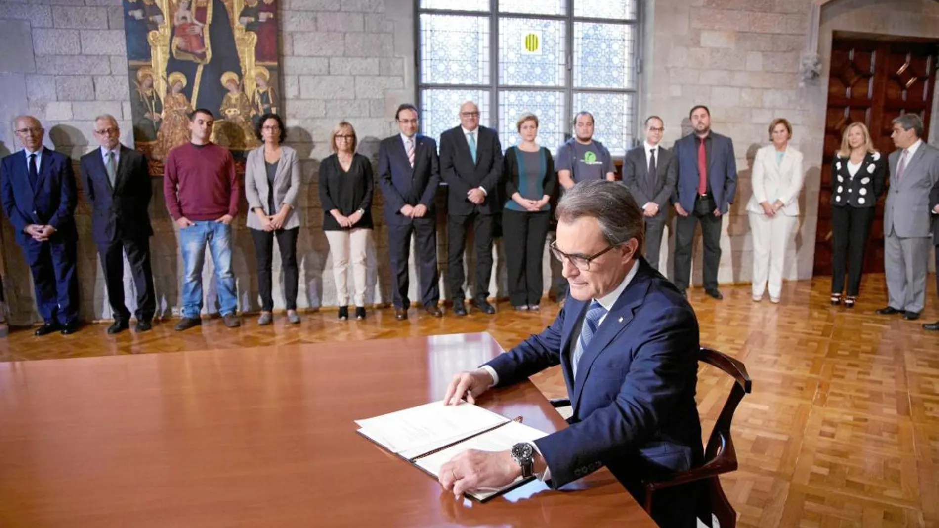 Mas firma el decreto de convocatoria de la consulta del 9-N el 27 de septiembre de 2014