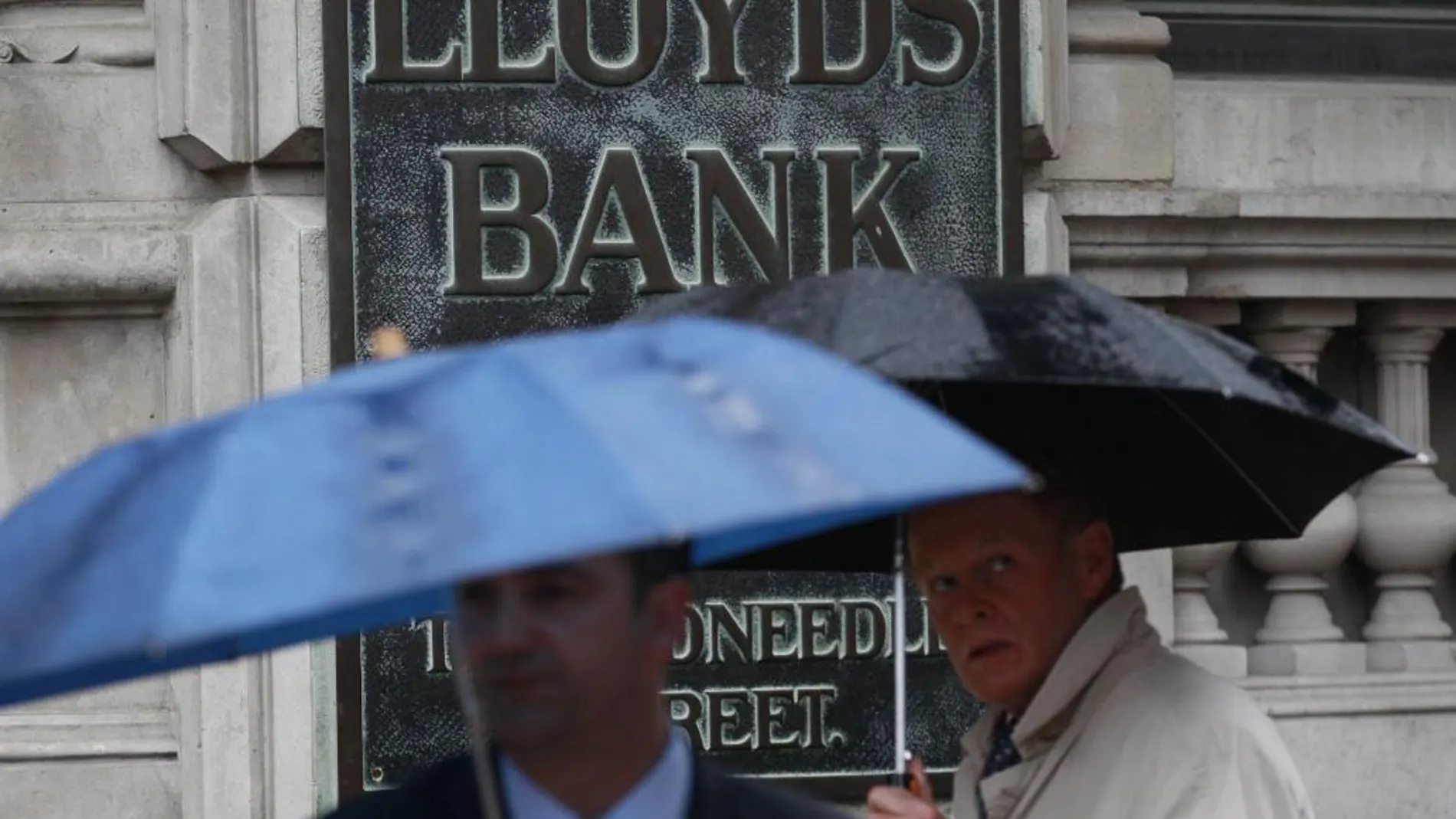 El Gobierno británico reduce al 5,95 % su participación en Lloyds