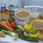 Comprar productos naturales, frescos y de temporada en mercados o pequeños comercios y optar por los asados, los guisos o los platos al vapor son algunas de las recomendaciones para mantener un buen estado de salud