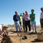 El director general de Juventud, Eduardo Carazo, visita el yacimiento de Numancia