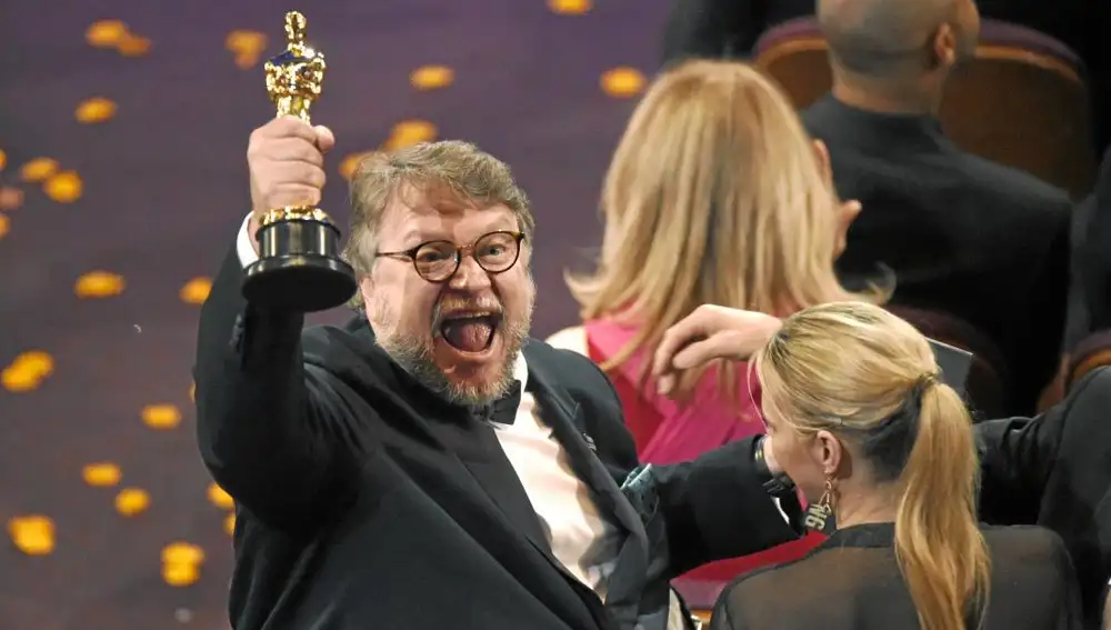 Guillermo del Toro, tras obtener el Oscar al mejor director por «La forma del agua»