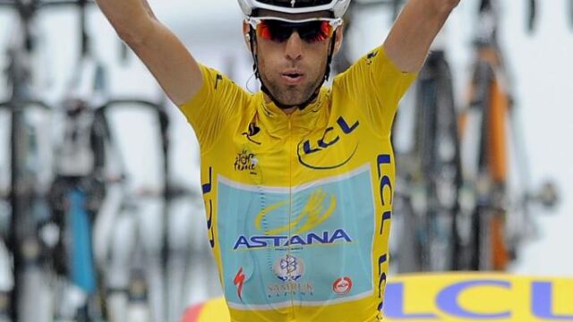 El italiano Vincenzo Nibali del equipo Astana