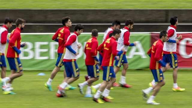 Los jugadores de la selección española durante un entrenamiento.