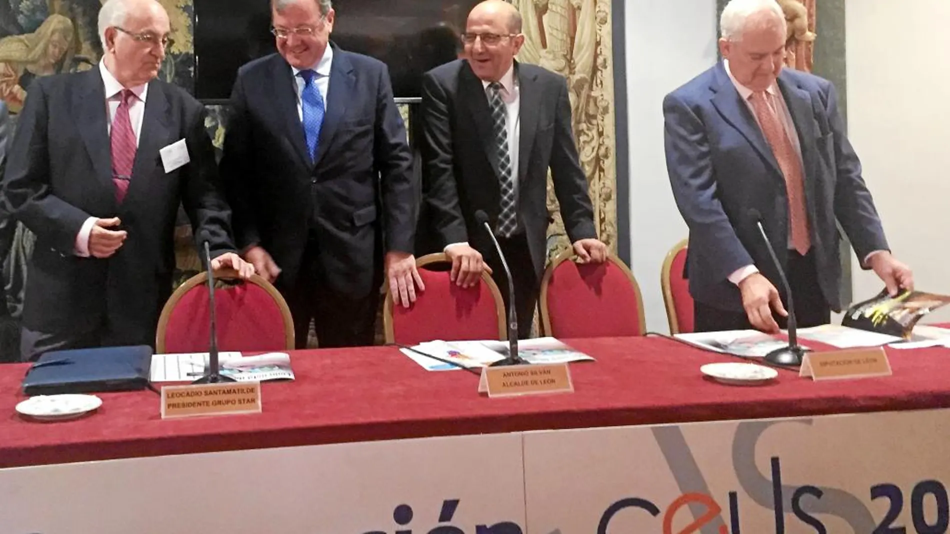El alcalde de León, Antonio Silván, inaugura la Convención nacional de Agencias de Viajes