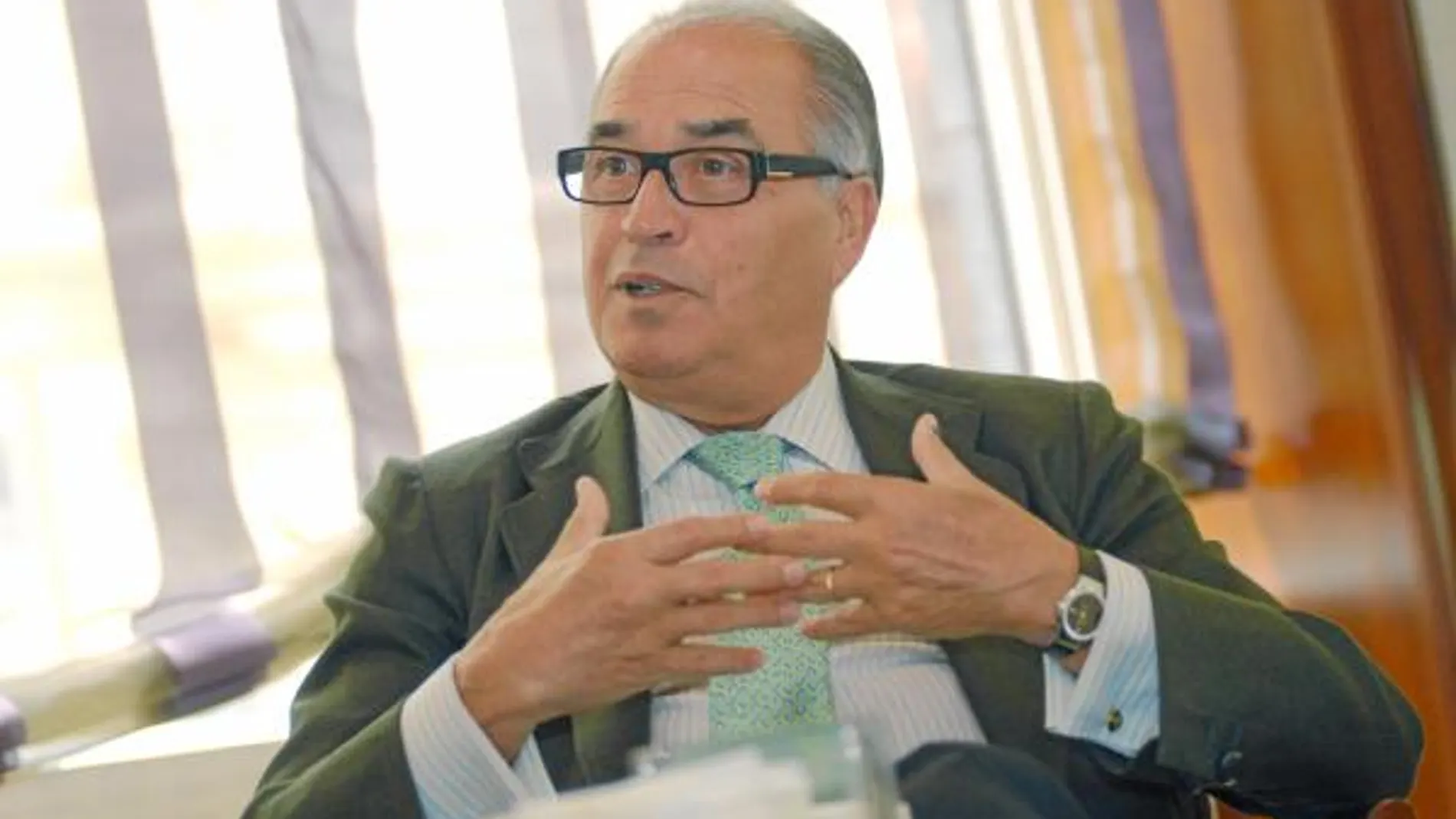 José Enrique Silla fue el predecesor de Arturo Virosque en la presidencia de la Cámara