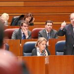 El presidente Herrera durante una de sus intervenciones en el Pleno de las Cortes de ayer