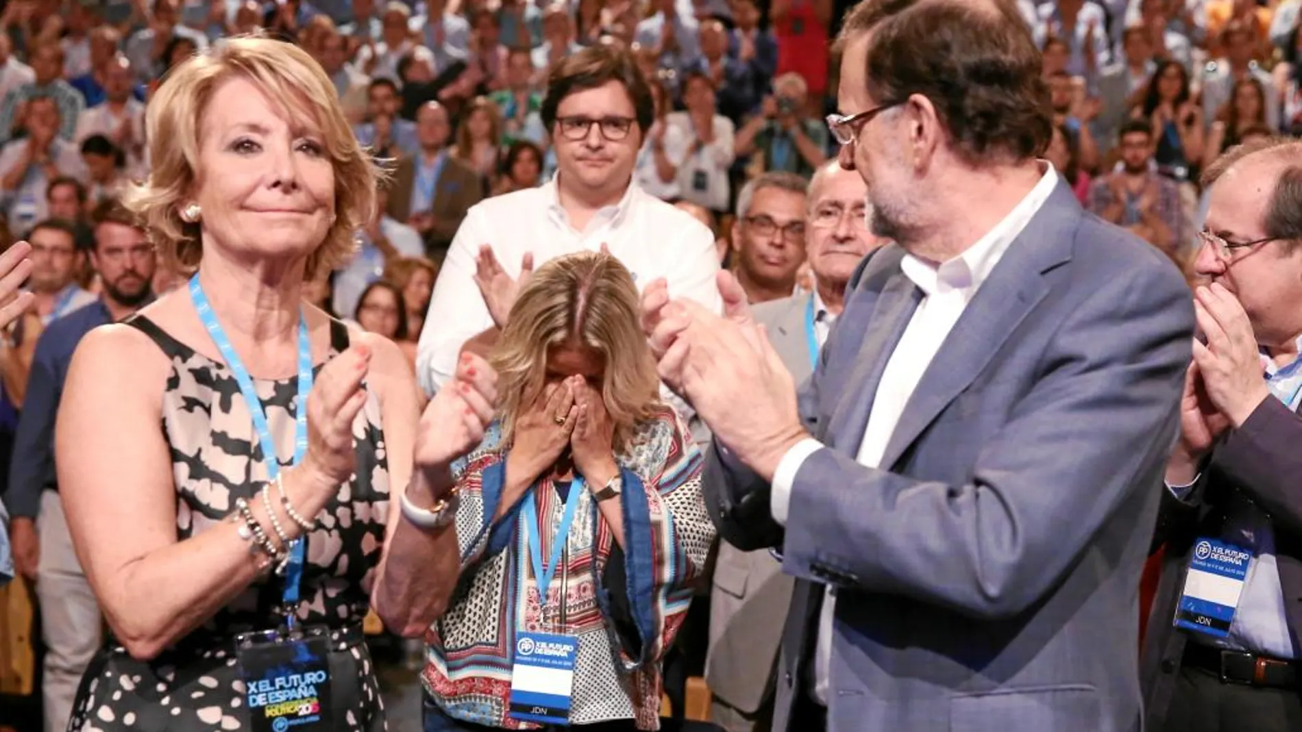 Aguirre y Rajoy junto a una emocionada Maria Mar Blanco en el homenaje que hizo el PP en recuerdo del edil asesinado