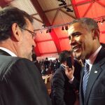 Mariano Rajoy charla con Barack Obama durante la jornada de apertura de la Cumbre del Clima.