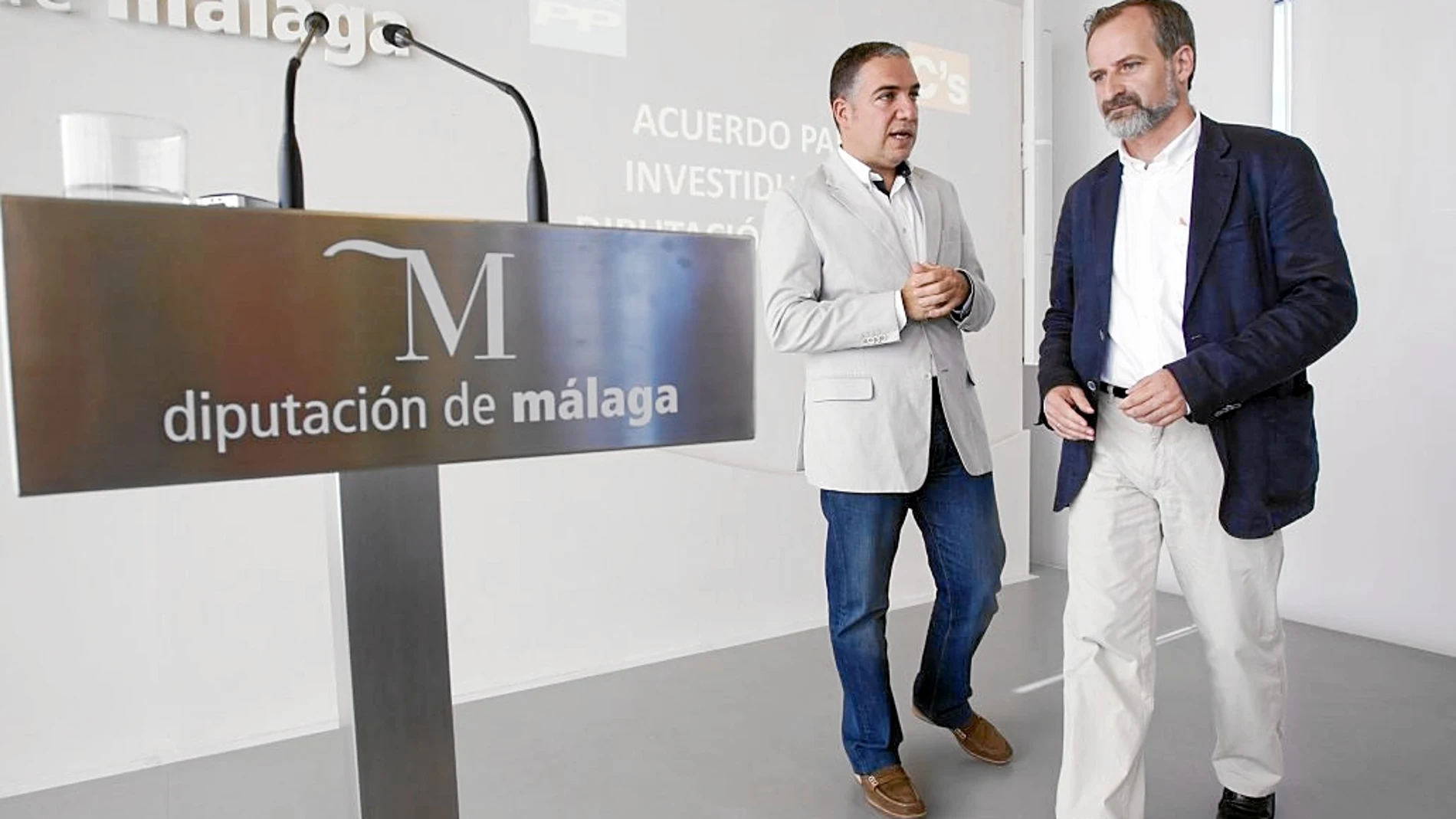 Elías Bendodo y Gonzalo Sichar, ayer en Málaga