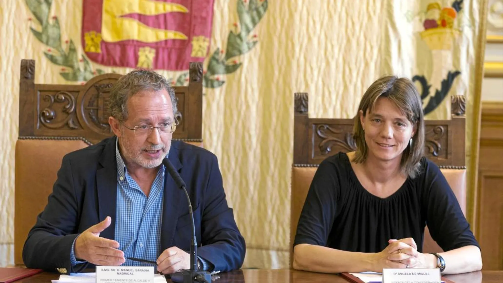 Manuel Saravia, y la presidenta de la CVE, Ángela de Miguel, se reúnen para analizar el futuro del PGOU de la ciudad