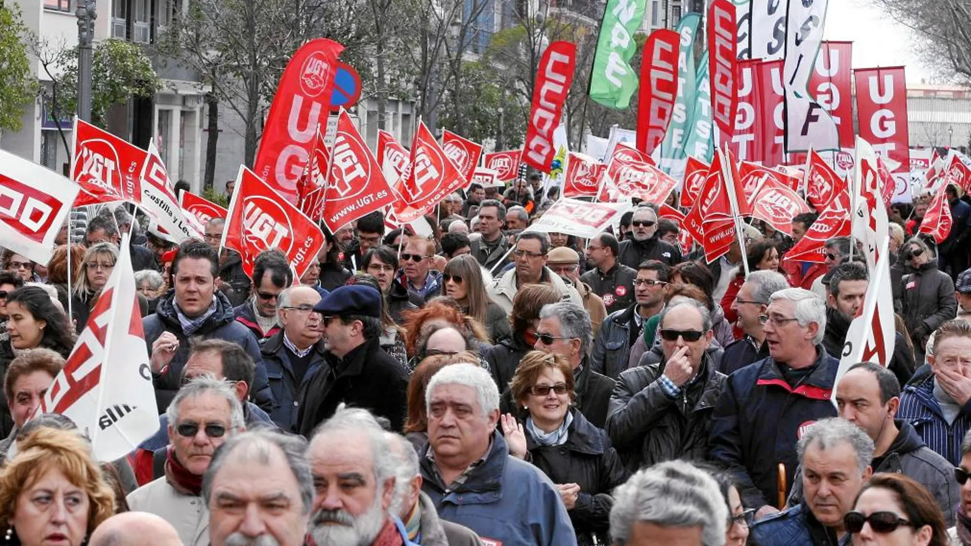 Miles de personas toman la calle para exigir democracia real y participativa