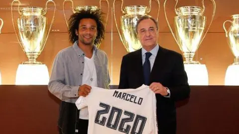 Marcelo, junto a Florentino Pérez, tras firmar su nuevo contrato