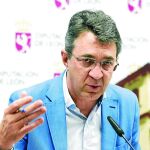 El presidente de la Diputación de León, Juan Martínez Majo, presenta el plan que pretende dinamizar el medio rural de la provincia y crear no menos de trescientos empleos en la ejecución de las distintas obras que se lleven a cabo