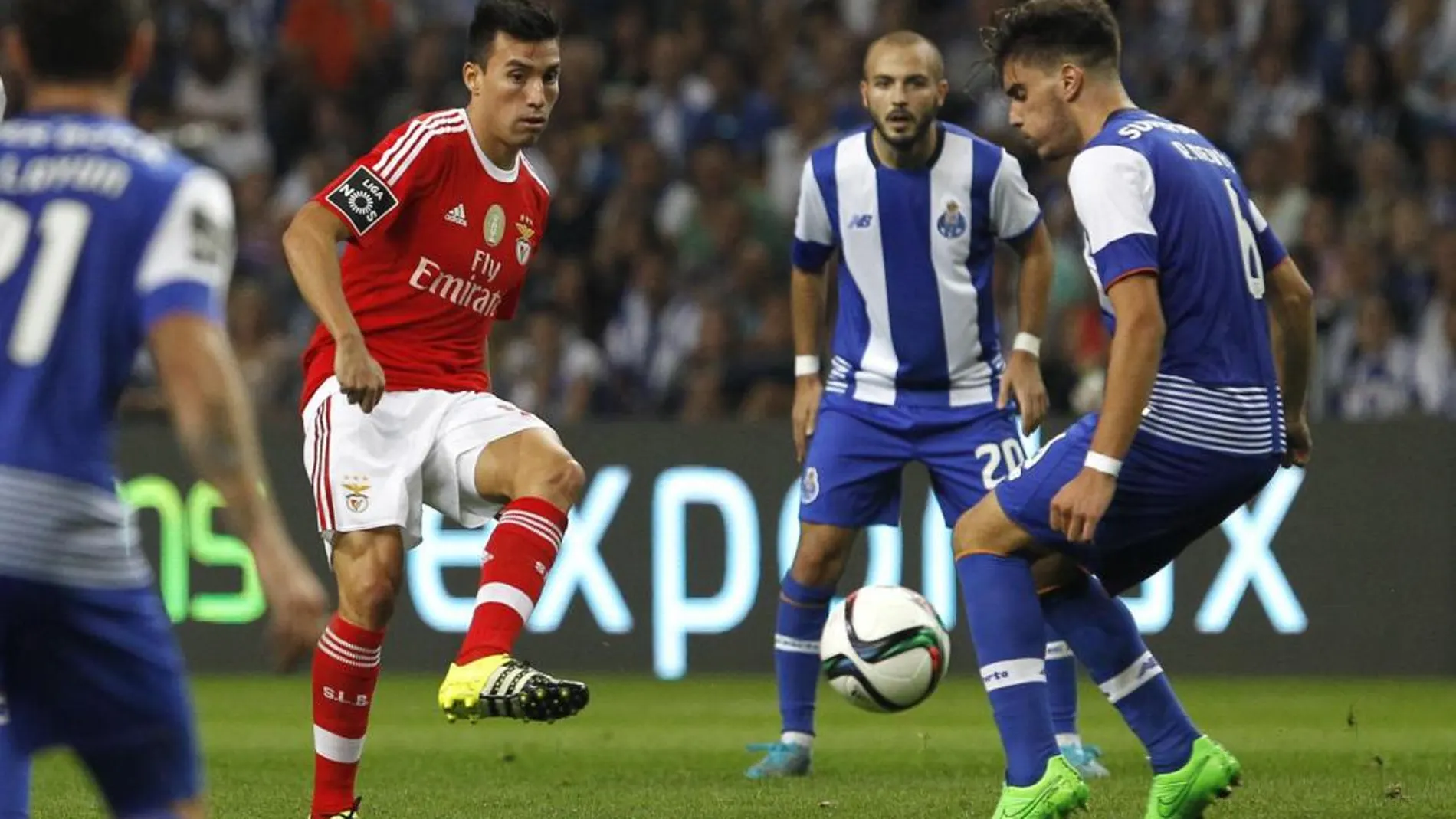 Un partido de la Liga portuguesa entre el Benfica y el Oporto